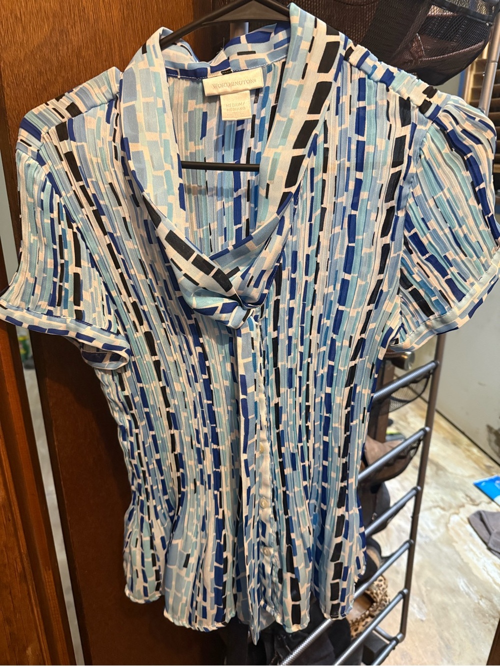 Worthington Blue & Black Geometric Pleated Short-Sleeve Blouse